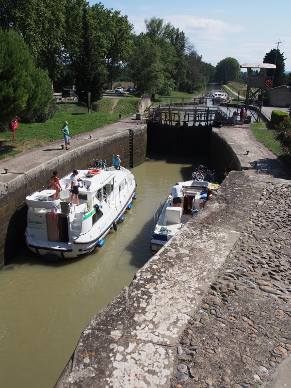 Canal du Midi - locking up. 