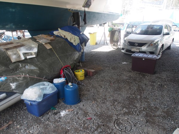 Workshop was under the catamaran next to us until the owners returned